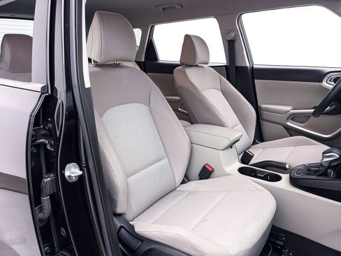 Used 2023 Kia Soul LX w/ LX Technology Package FWD image 32
