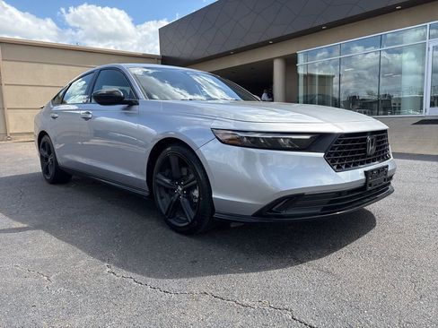 Used 2023 Honda Accord Sport image 3