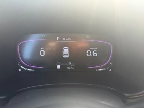 Used 2025 Kia Soul LX w/ LX Technology Package FWD image 11