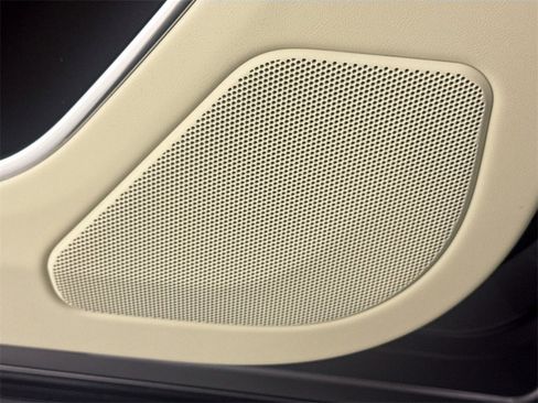 New 2026 Land Rover Range Rover SE image 18