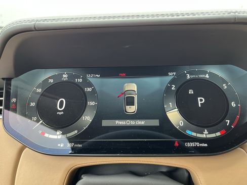 Used 2023 Land Rover Range Rover SE image 23