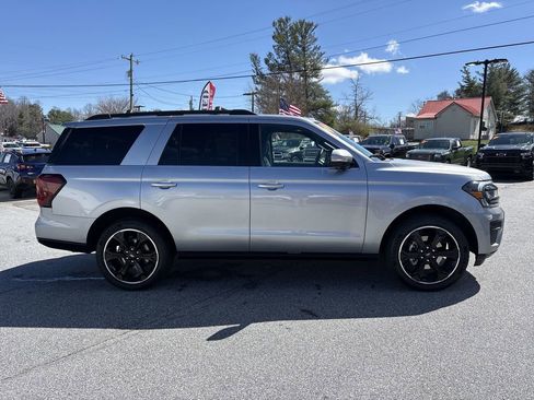 Used 2023 Ford Expedition Limited image 11