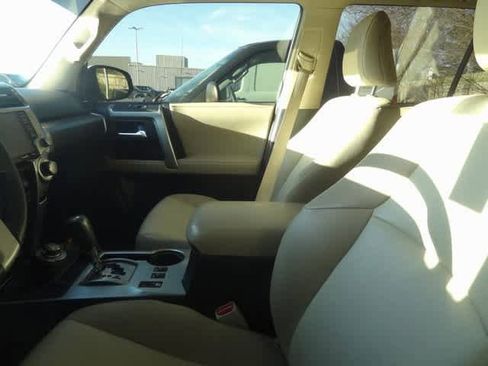 Used 2020 Toyota 4Runner SR5 Premium image 8