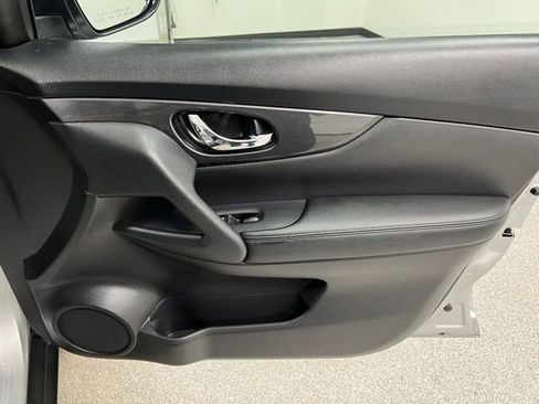 Used 2017 Nissan Rogue S image 53