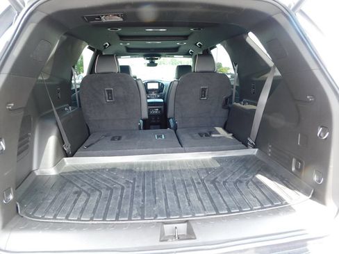 Used 2023 Chevrolet Traverse Premier w/ Redline Edition FWD image 27