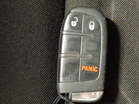 Used 2021 Jeep Renegade Latitude image 32