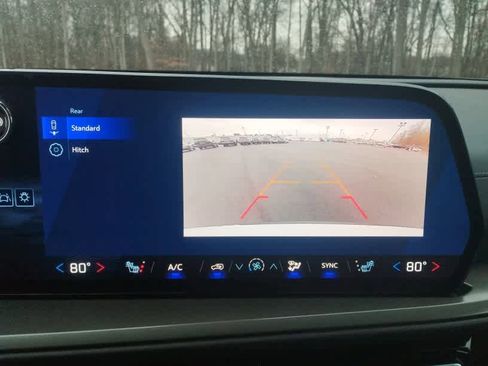 Used 2026 Chevrolet Traverse LT image 24