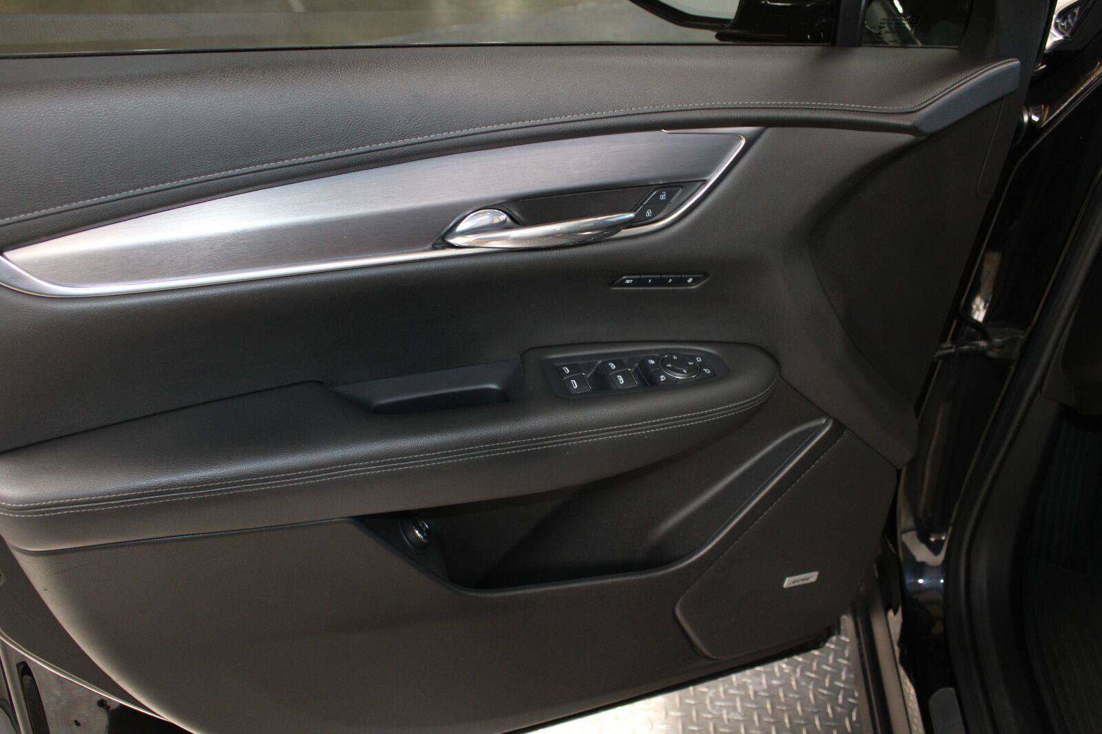 Certified 2023 Cadillac XT6 Luxury FWD image 28