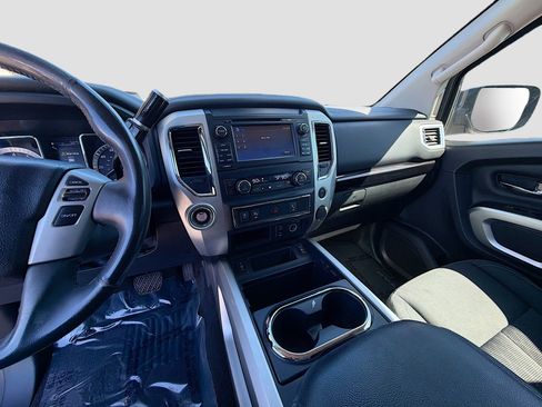 Used 2018 Nissan Titan SV w/ SV Convenience Package image 24