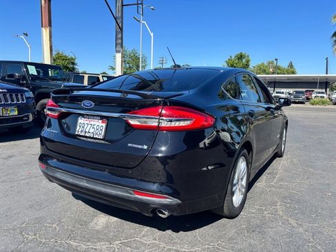 Used 2018 Ford Fusion SE FWD image 3