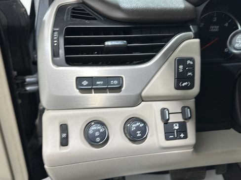 Used 2019 GMC Yukon Denali AWD/4WD image 17