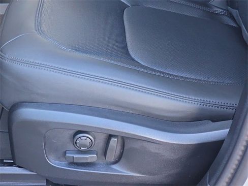 Used 2025 Land Rover Defender 110 S image 27