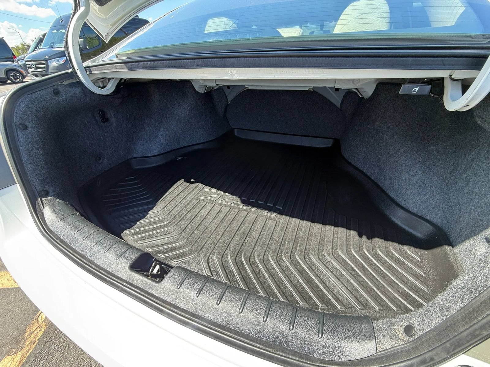 Used 2015 Honda Accord EX image 19