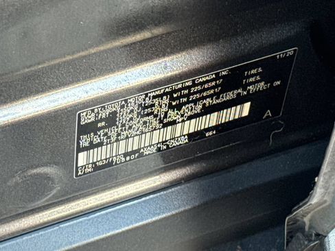 Used 2021 Toyota RAV4 LE w/ Carpet Mat Package (TMS) AWD/4WD image 47