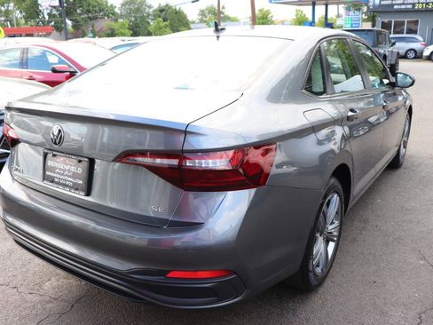 Used 2024 Volkswagen Jetta SE FWD image 5