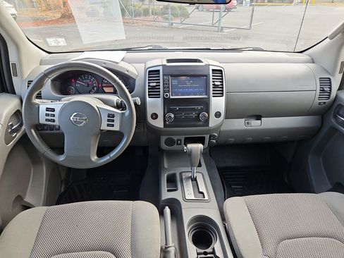 Used 2019 Nissan Frontier SV image 9