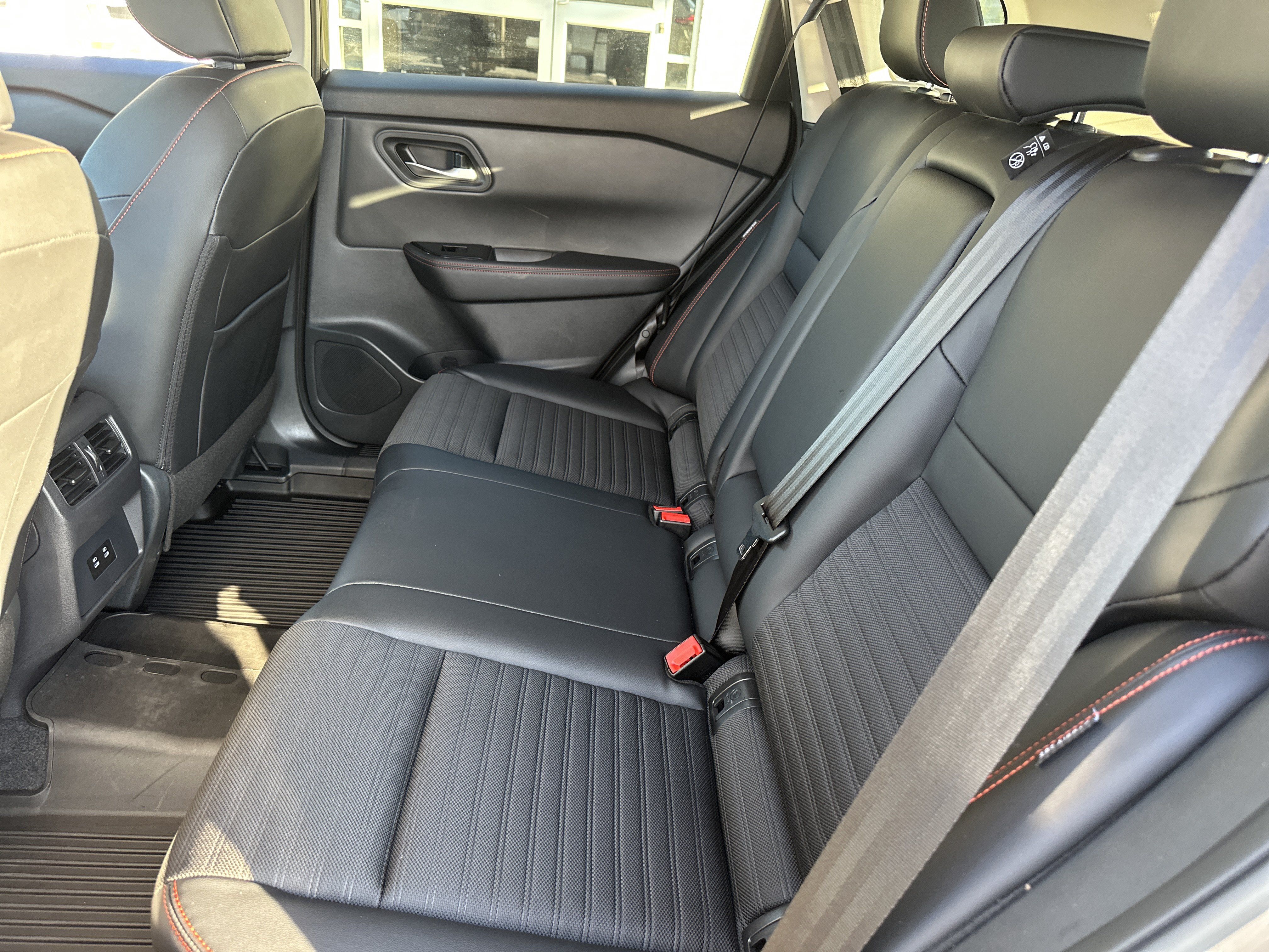 Used 2026 Nissan Rogue SV AWD/4WD image 12