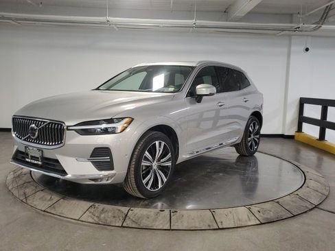 Used 2022 Volvo XC60 B5 Inscription w/ Advanced Package image 4