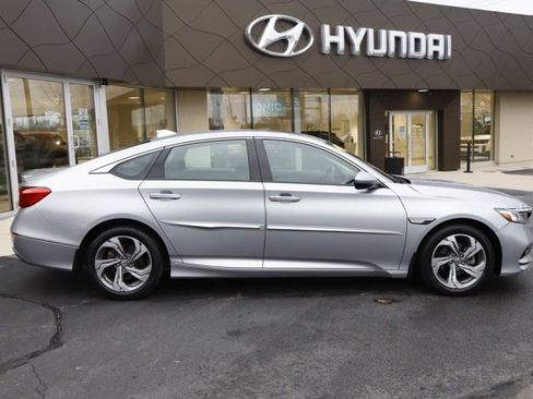 Used 2018 Honda Accord EX image 2