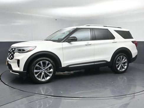 Certified 2025 Ford Explorer Platinum w/ Ultimate Package AWD/4WD image 4