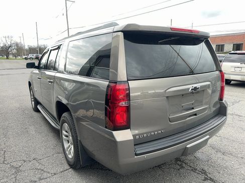 Used 2018 Chevrolet Suburban LT image 5