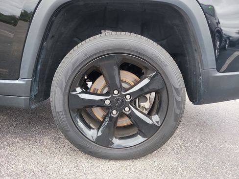 Used 2023 Jeep Grand Cherokee L Limited w/ Black Appearance Package RWD image 8
