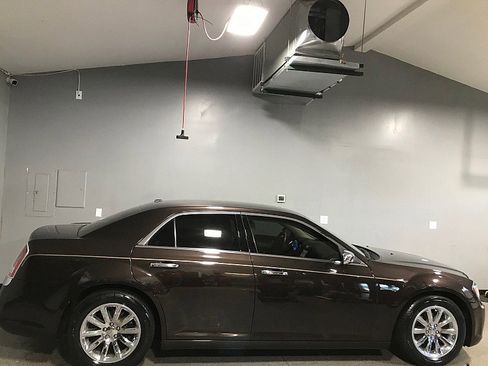 Used 2012 Chrysler 300 Limited w/ Luxury Group RWD image 2