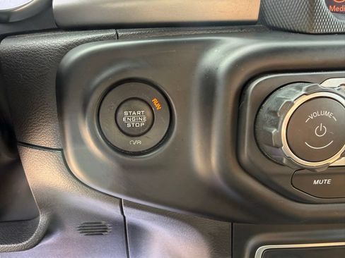 Used 2022 Jeep Wrangler Unlimited Rubicon w/ LED Lighting Group AWD/4WD image 35