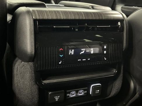 Used 2024 Jeep Wagoneer L Series III w/ Premium Group I image 35