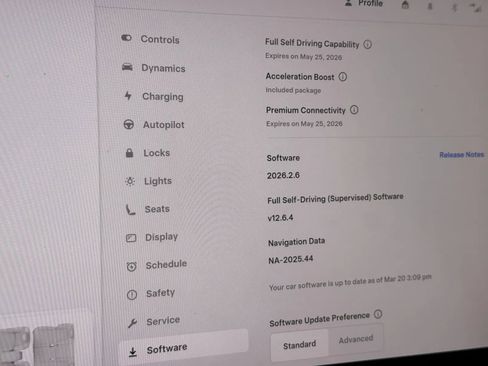 Used 2022 Tesla Model Y Long Range image 16