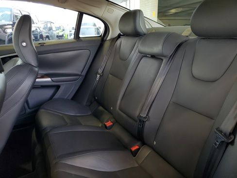 Used 2017 Volvo S60 T5 Inscription Platinum FWD image 8