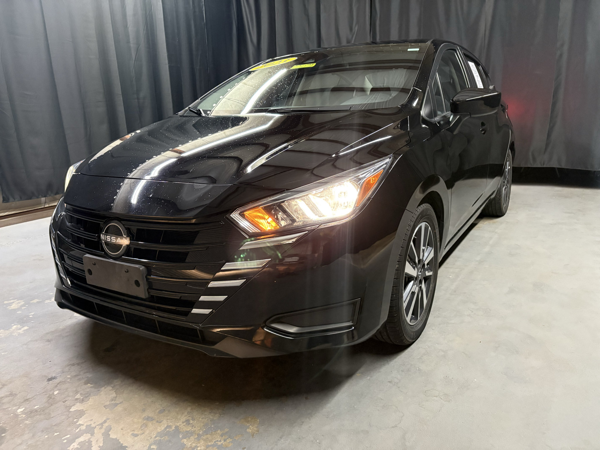 Used 2023 Nissan Versa SV FWD image 1