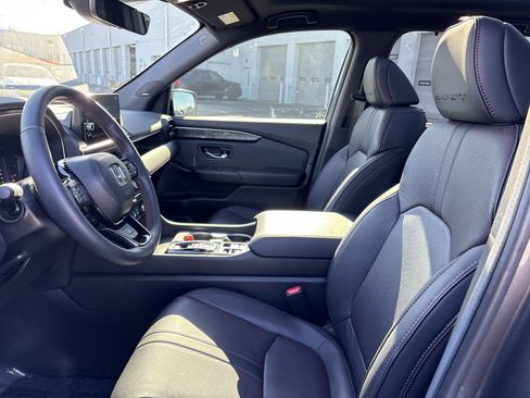 Used 2025 Honda Pilot Black Edition image 18