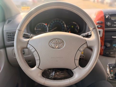 Used 2009 Toyota Sienna XLE image 25
