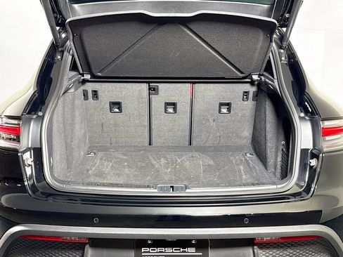 Certified 2023 Porsche Macan AWD/4WD image 26
