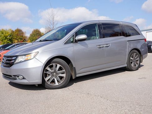 Used 2016 Honda Odyssey Touring Elite image 2