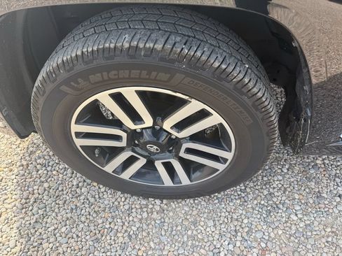 Used 2018 Toyota 4Runner Limited AWD/4WD image 32