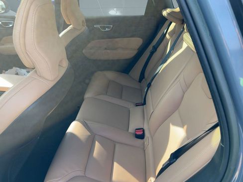 Used 2023 Volvo XC60 B5 Ultimate w/ Protection Package Premier image 25