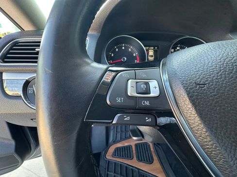 Used 2018 Volkswagen Passat 2.0T SE FWD image 29