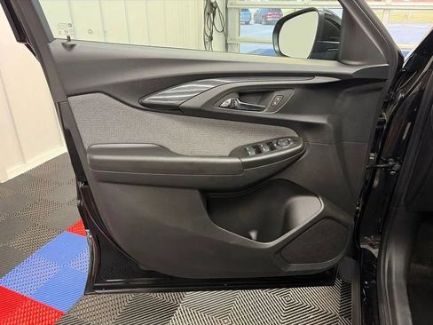 Used 2023 Chevrolet TrailBlazer LT FWD image 8