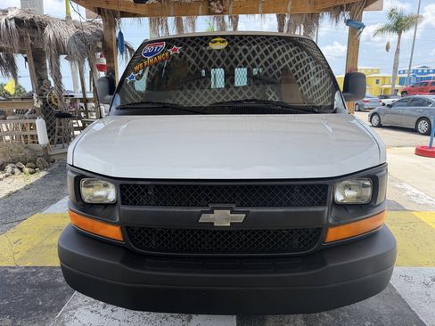 Used 2017 Chevrolet Express 2500 RWD image 2