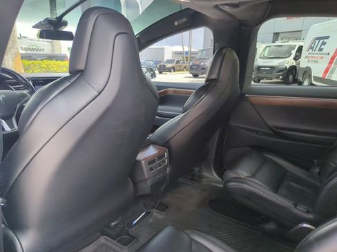 Used 2017 Tesla Model X 90D AWD/4WD image 14