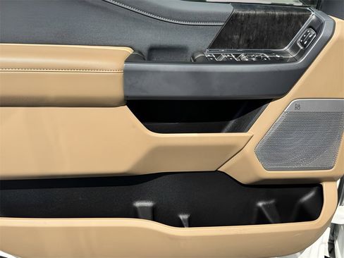 Used 2023 Ford F250 Lariat w/ Chrome Package image 30