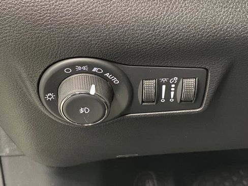 New 2025 Jeep Compass Latitude w/ Sun & Sound Group image 24