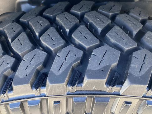 Used 2023 Jeep Wrangler Unlimited w/ Sun & Screen Package image 17