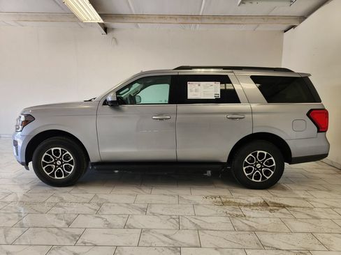 Used 2024 Ford Expedition XLT AWD/4WD image 4
