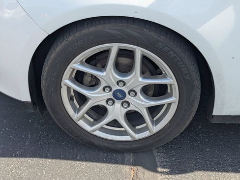 Used 2015 Ford Focus SE w/ Equipment Group 201A FWD image 13