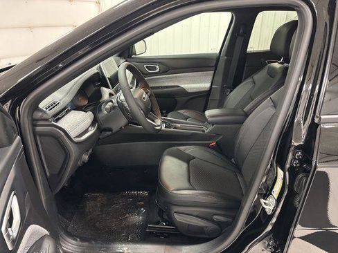 Used 2026 Jeep Compass Latitude AWD/4WD image 6