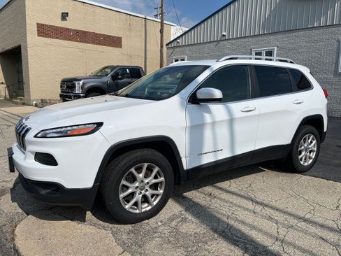 Used 2017 Jeep Cherokee Latitude w/ True North Edition AWD/4WD image 1