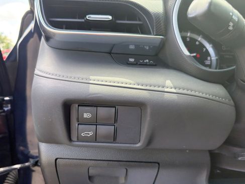 Used 2021 Toyota Highlander XSE FWD image 19